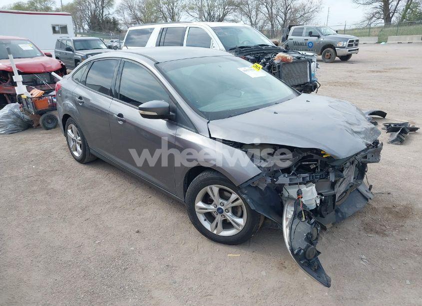 2014 Ford Focus SE (VIN 1FADP3F21EL161895) main photo