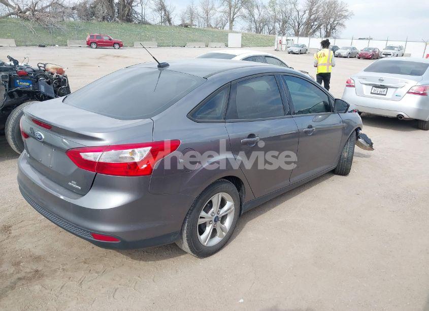 Photo 4 of 2014 Ford Focus SE (VIN 1FADP3F21EL161895)