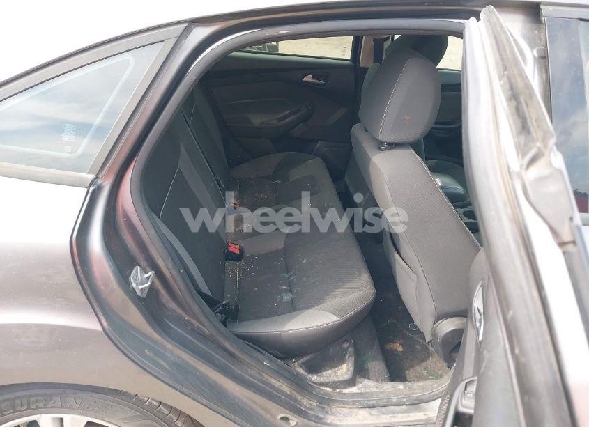 Photo 8 of 2014 Ford Focus SE (VIN 1FADP3F21EL161895)