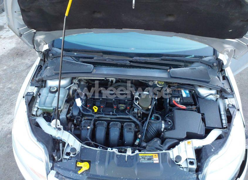Photo 10 of 2014 Ford Focus SE (VIN 1FADP3F21EL171729)