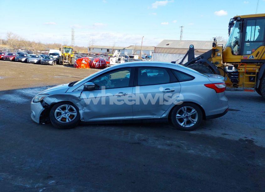Photo 13 of 2014 Ford Focus SE (VIN 1FADP3F21EL171729)