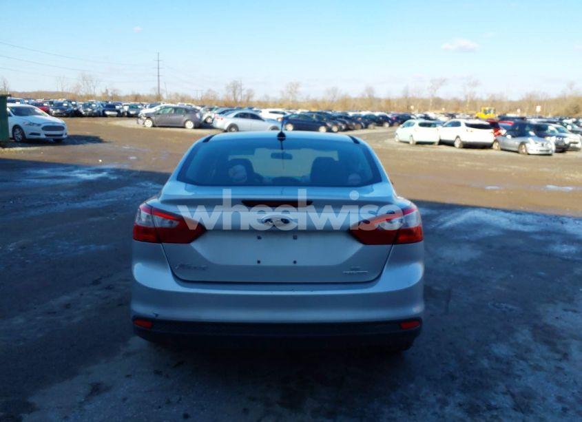 Photo 15 of 2014 Ford Focus SE (VIN 1FADP3F21EL171729)