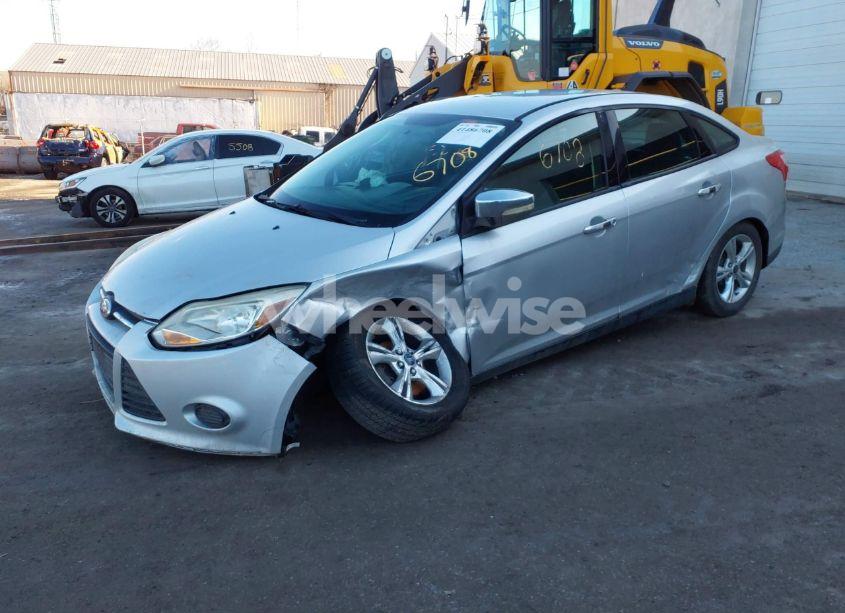 Photo 2 of 2014 Ford Focus SE (VIN 1FADP3F21EL171729)