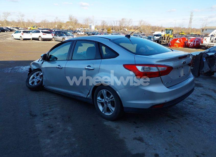 Photo 3 of 2014 Ford Focus SE (VIN 1FADP3F21EL171729)
