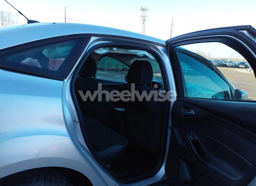 Photo 8 of 2014 Ford Focus SE (VIN 1FADP3F21EL171729)