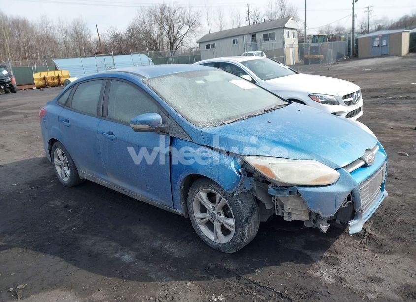 2014 Ford Focus SE (VIN 1FADP3F21EL180995) main photo