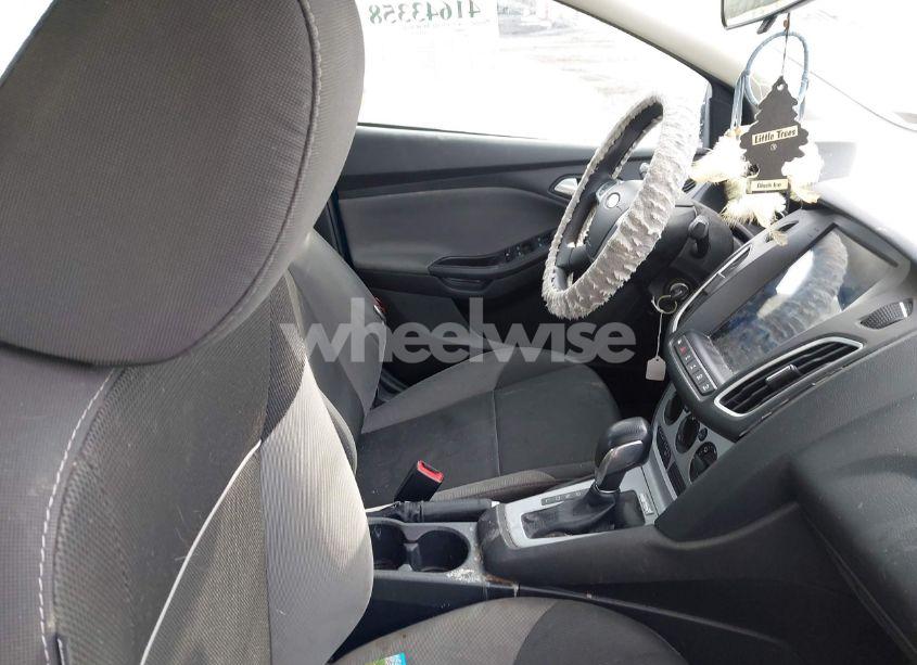 Photo 5 of 2014 Ford Focus SE (VIN 1FADP3F21EL180995)