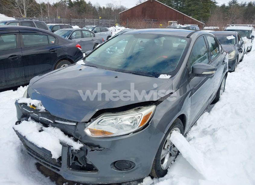 Photo 2 of 2014 Ford Focus SE (VIN 1FADP3F21EL188028)