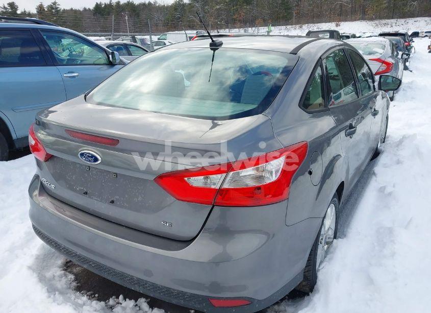 Photo 4 of 2014 Ford Focus SE (VIN 1FADP3F21EL188028)