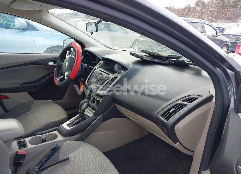 Photo 5 of 2014 Ford Focus SE (VIN 1FADP3F21EL188028)