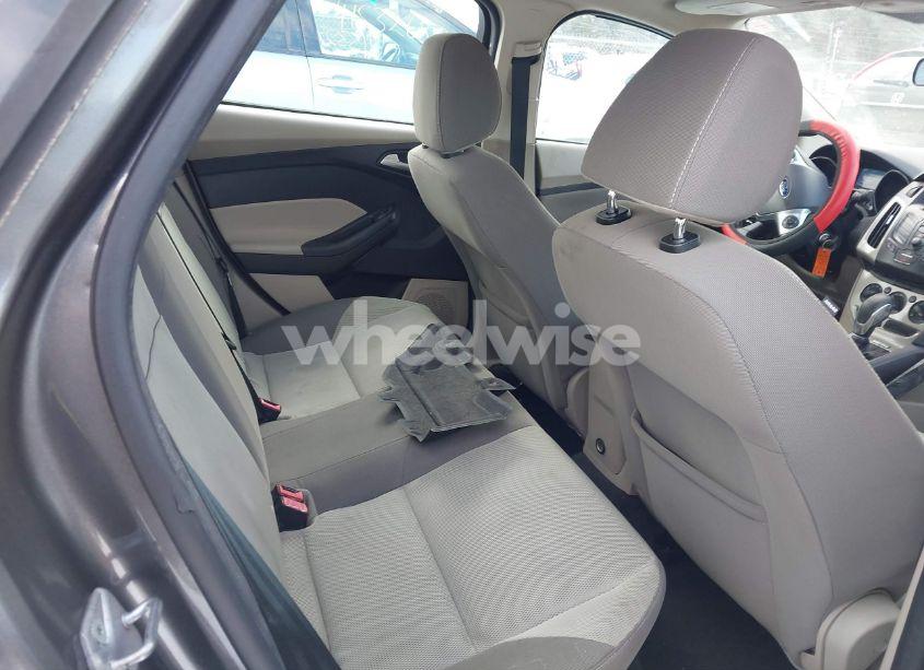 Photo 8 of 2014 Ford Focus SE (VIN 1FADP3F21EL188028)