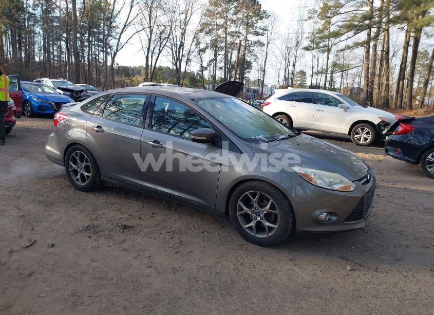 2014 Ford Focus SE (VIN 1FADP3F21EL189406) main photo