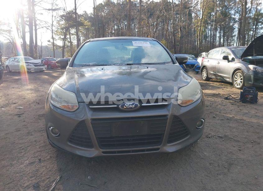 Photo 12 of 2014 Ford Focus SE (VIN 1FADP3F21EL189406)