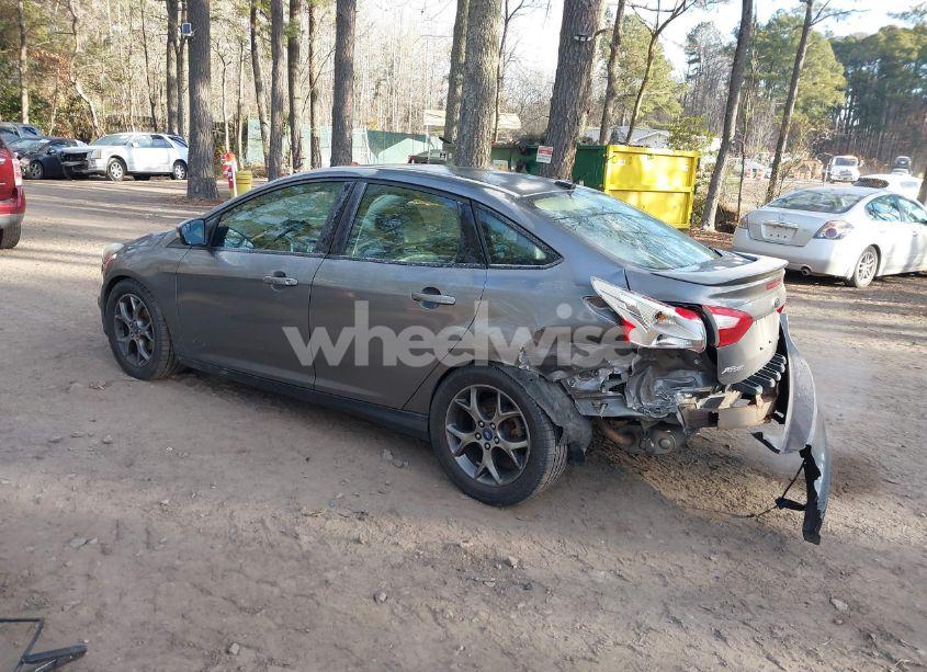 Photo 3 of 2014 Ford Focus SE (VIN 1FADP3F21EL189406)