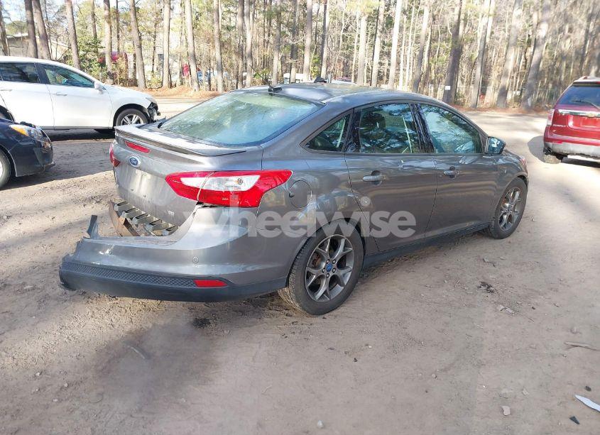 Photo 4 of 2014 Ford Focus SE (VIN 1FADP3F21EL189406)