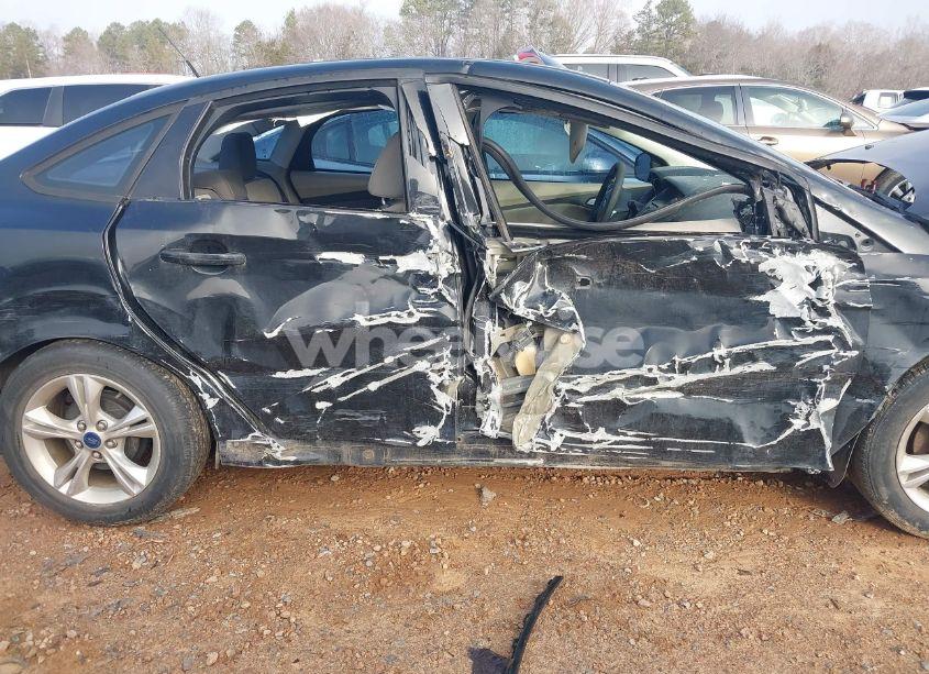 Photo 6 of 2014 Ford Focus SE (VIN 1FADP3F21EL189969)