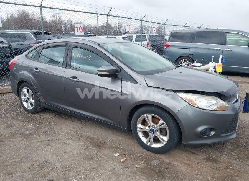 2014 Ford Focus SE (VIN 1FADP3F21EL193164) main photo