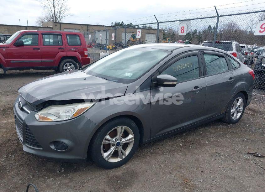 Photo 2 of 2014 Ford Focus SE (VIN 1FADP3F21EL193164)