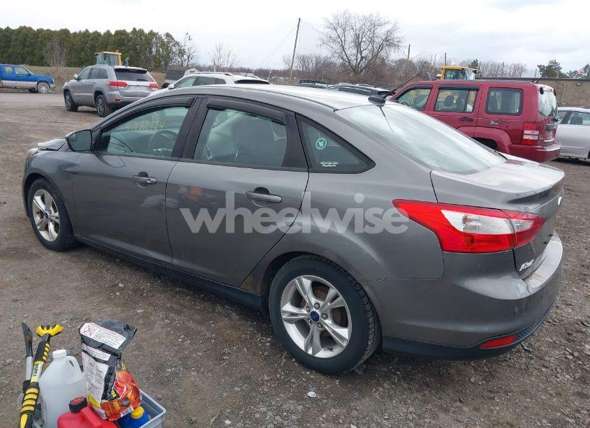 Photo 3 of 2014 Ford Focus SE (VIN 1FADP3F21EL193164)