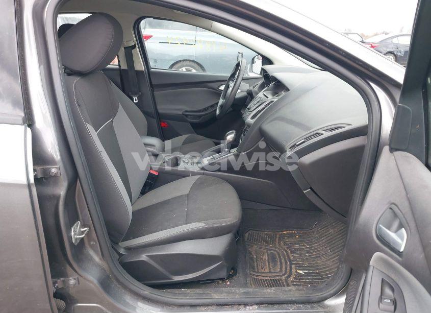 Photo 5 of 2014 Ford Focus SE (VIN 1FADP3F21EL193164)