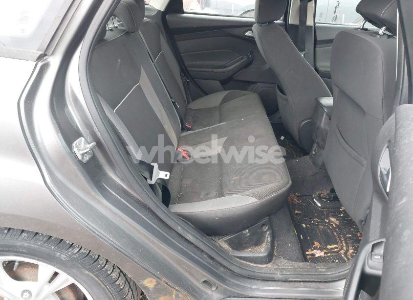 Photo 8 of 2014 Ford Focus SE (VIN 1FADP3F21EL193164)