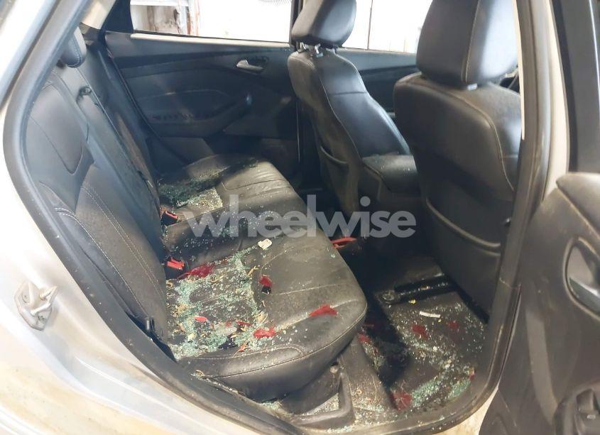 Photo 8 of 2014 Ford Focus SE (VIN 1FADP3F21EL195951)