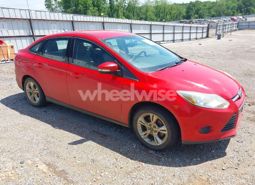 2014 Ford Focus SE (VIN 1FADP3F21EL196436) main photo