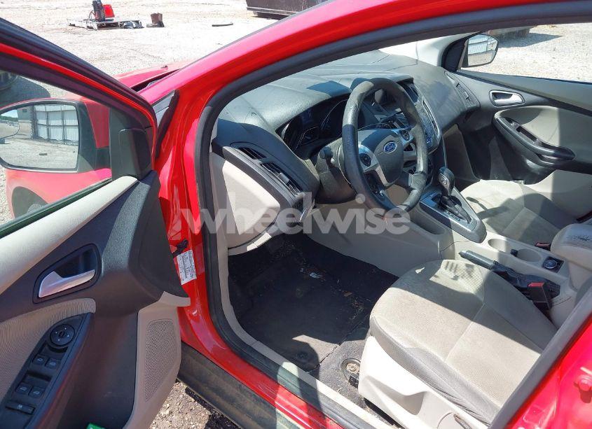 Photo 13 of 2014 Ford Focus SE (VIN 1FADP3F21EL196436)