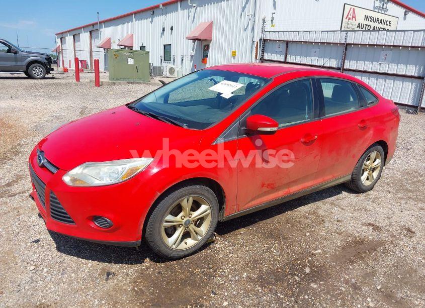 Photo 2 of 2014 Ford Focus SE (VIN 1FADP3F21EL196436)