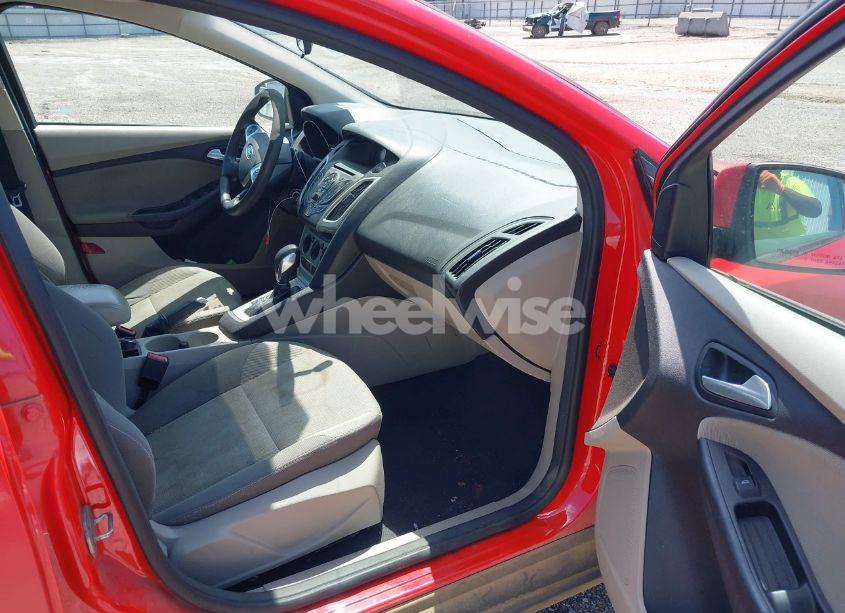 Photo 5 of 2014 Ford Focus SE (VIN 1FADP3F21EL196436)