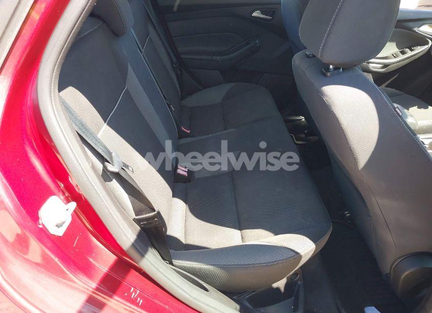 Photo 8 of 2014 Ford Focus SE (VIN 1FADP3F21EL209637)