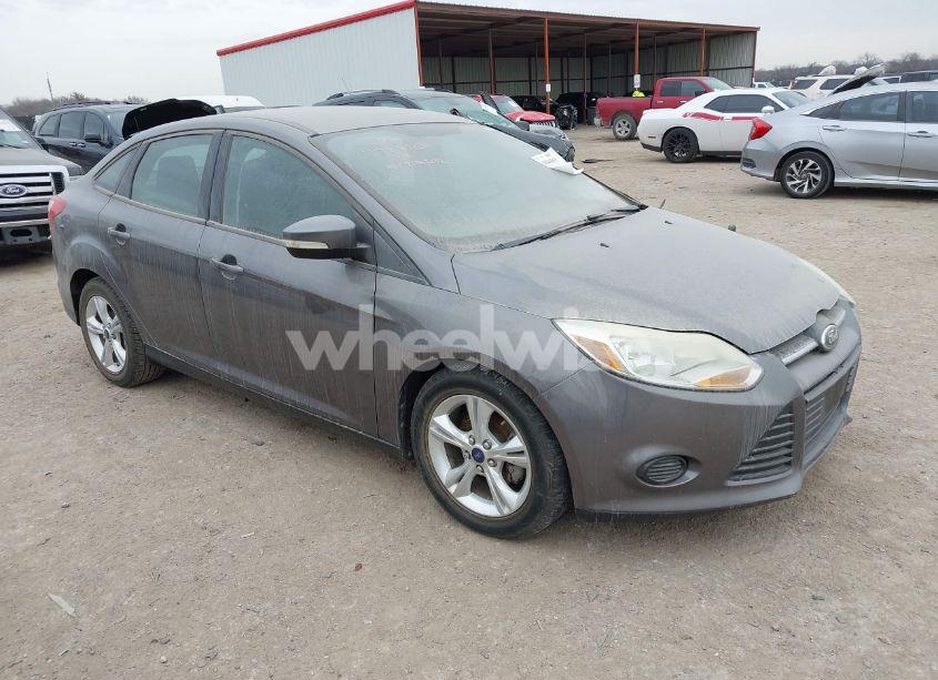 2014 Ford Focus SE (VIN 1FADP3F21EL218242) main photo