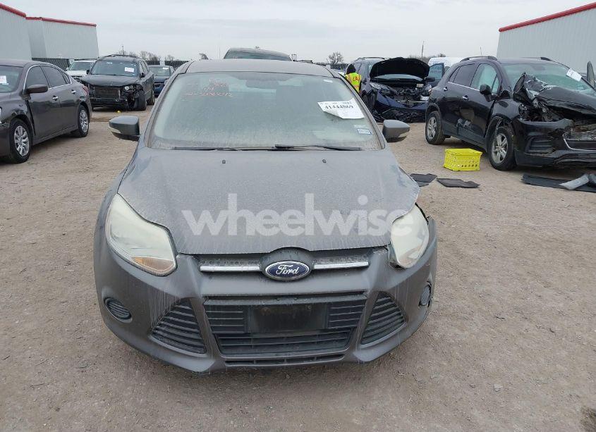 Photo 12 of 2014 Ford Focus SE (VIN 1FADP3F21EL218242)