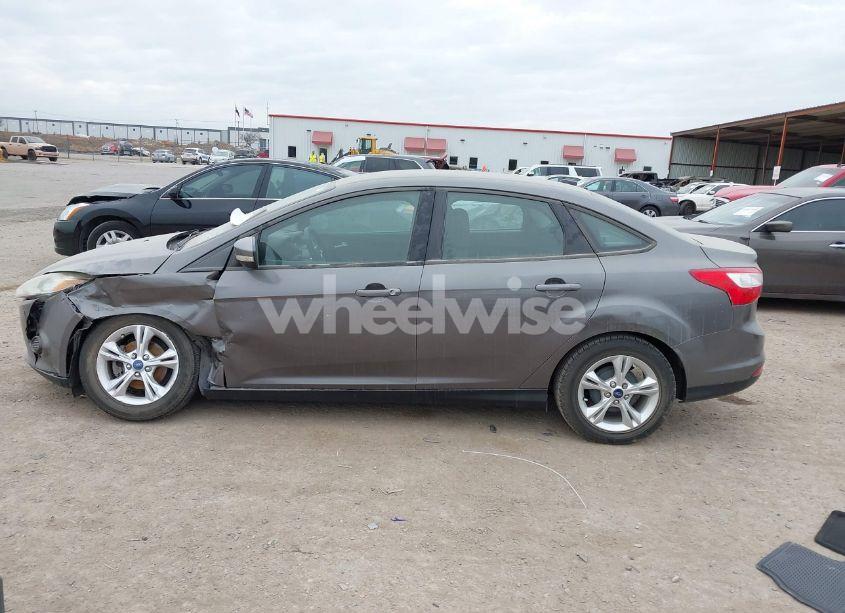 Photo 14 of 2014 Ford Focus SE (VIN 1FADP3F21EL218242)