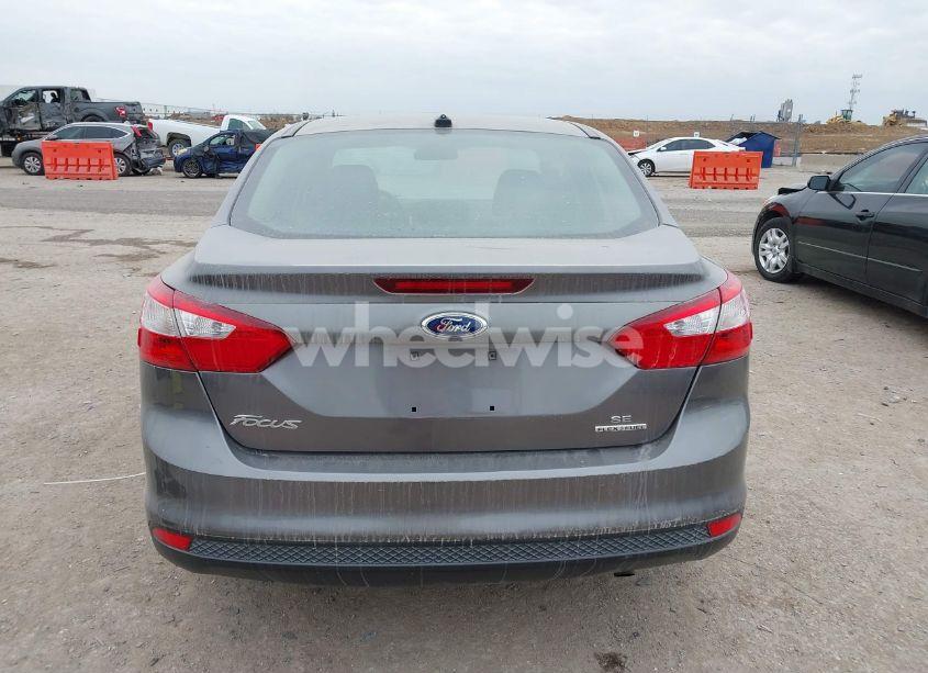 Photo 16 of 2014 Ford Focus SE (VIN 1FADP3F21EL218242)