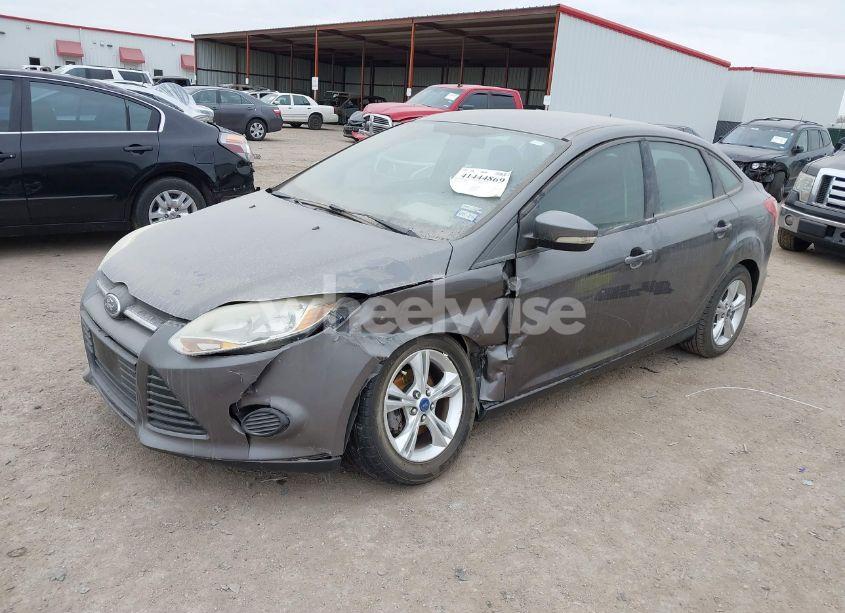 Photo 2 of 2014 Ford Focus SE (VIN 1FADP3F21EL218242)