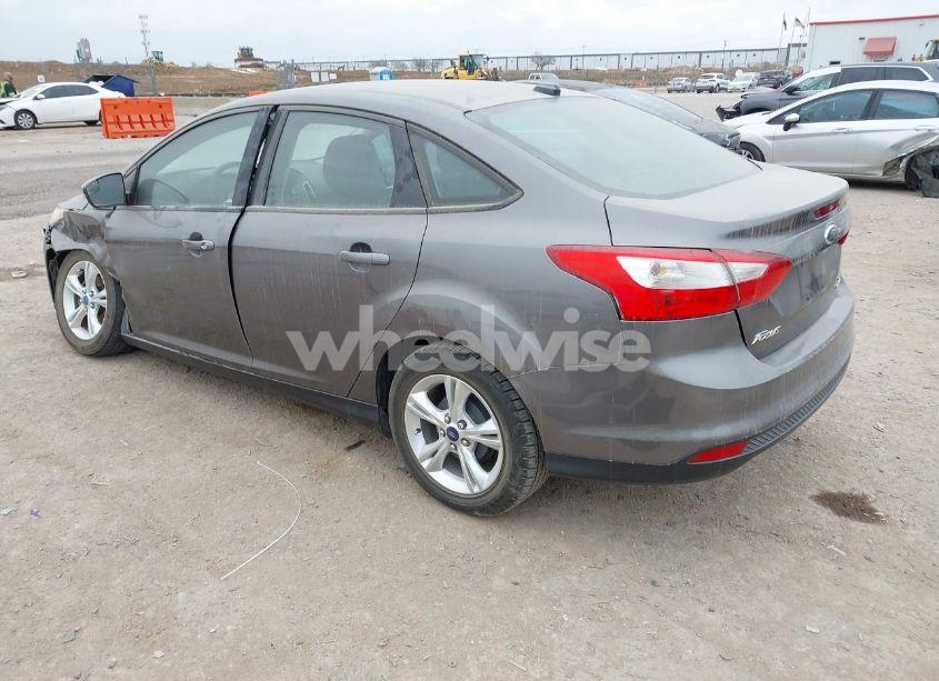 Photo 3 of 2014 Ford Focus SE (VIN 1FADP3F21EL218242)