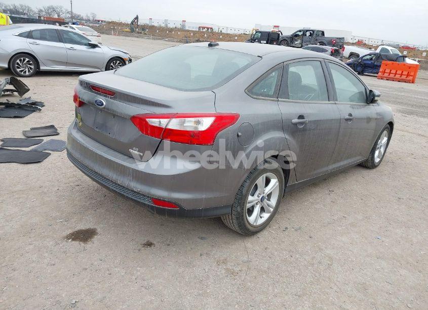 Photo 4 of 2014 Ford Focus SE (VIN 1FADP3F21EL218242)
