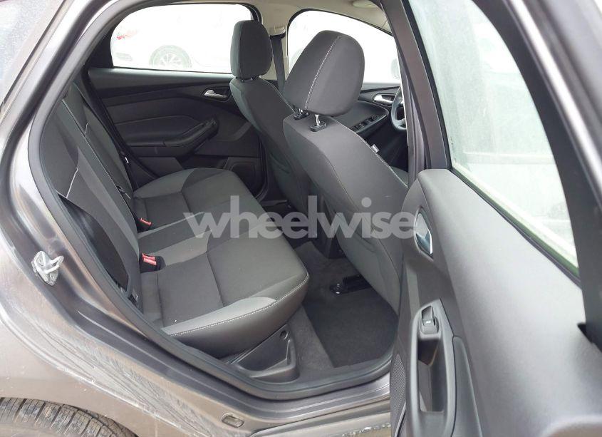 Photo 8 of 2014 Ford Focus SE (VIN 1FADP3F21EL218242)