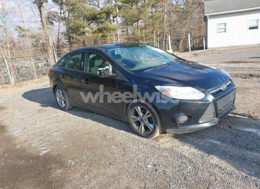 2014 Ford Focus SE (VIN 1FADP3F21EL219990) main photo