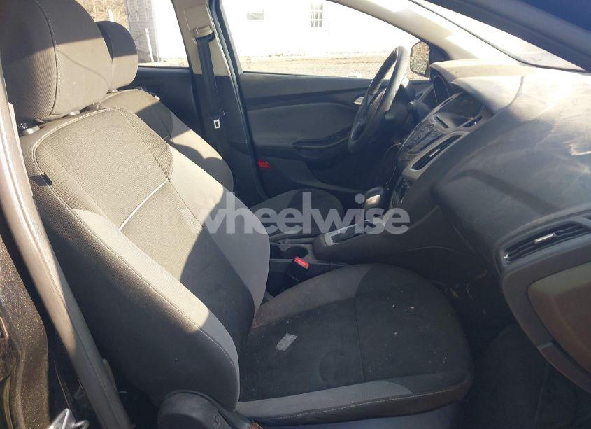 Photo 5 of 2014 Ford Focus SE (VIN 1FADP3F21EL219990)