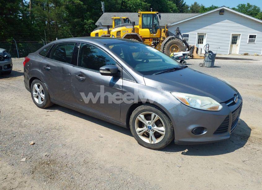 2014 Ford Focus SE (VIN 1FADP3F21EL223635) main photo