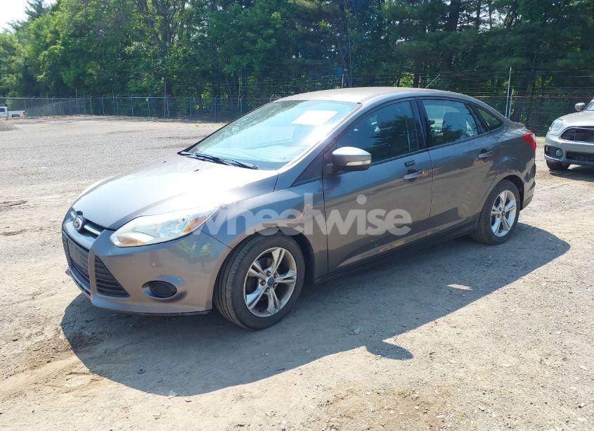 Photo 2 of 2014 Ford Focus SE (VIN 1FADP3F21EL223635)