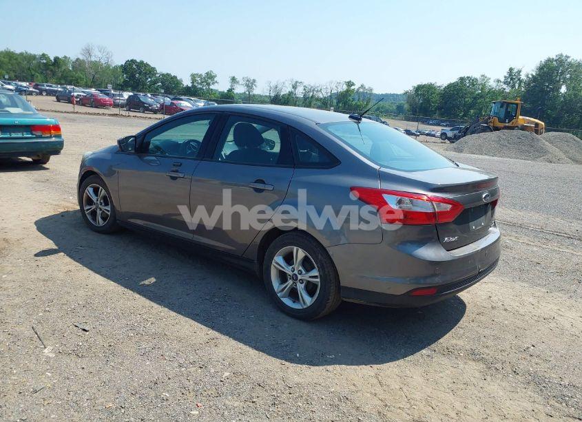 Photo 3 of 2014 Ford Focus SE (VIN 1FADP3F21EL223635)