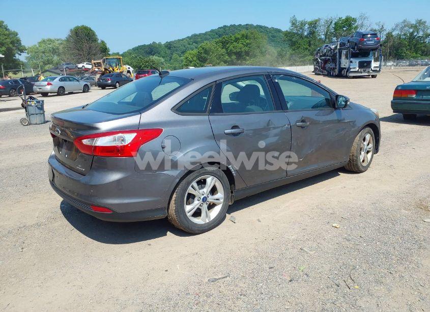 Photo 4 of 2014 Ford Focus SE (VIN 1FADP3F21EL223635)