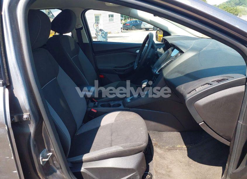 Photo 5 of 2014 Ford Focus SE (VIN 1FADP3F21EL223635)