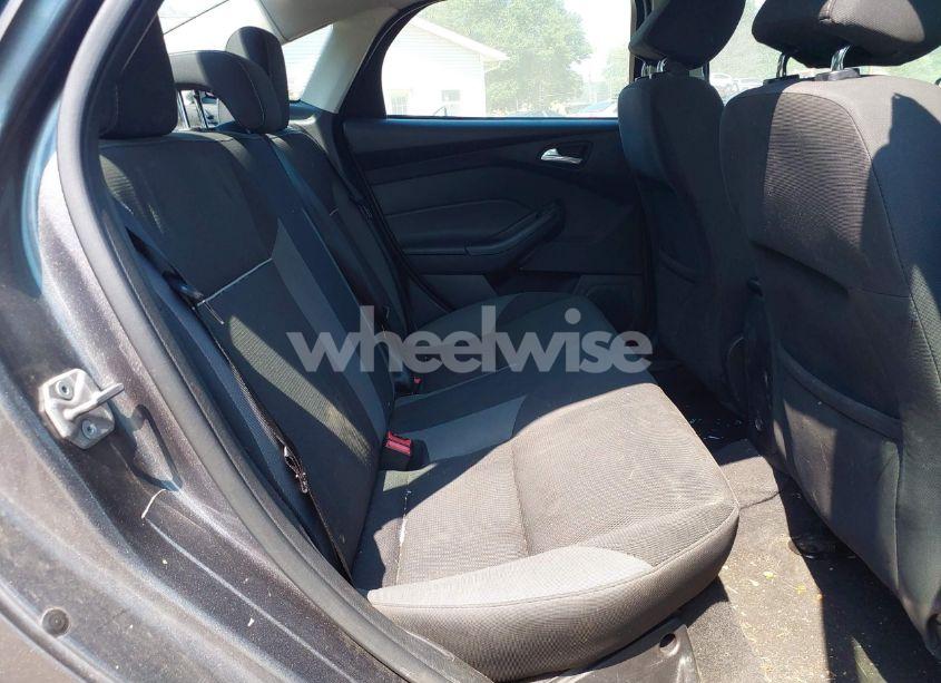 Photo 8 of 2014 Ford Focus SE (VIN 1FADP3F21EL223635)