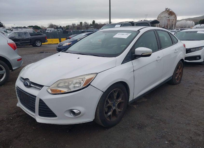 Photo 2 of 2014 Ford Focus SE (VIN 1FADP3F21EL237504)