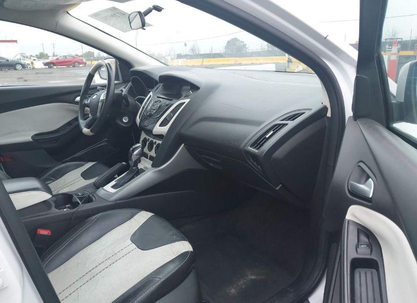 Photo 5 of 2014 Ford Focus SE (VIN 1FADP3F21EL237504)