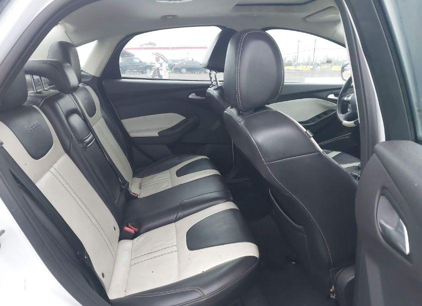 Photo 8 of 2014 Ford Focus SE (VIN 1FADP3F21EL237504)